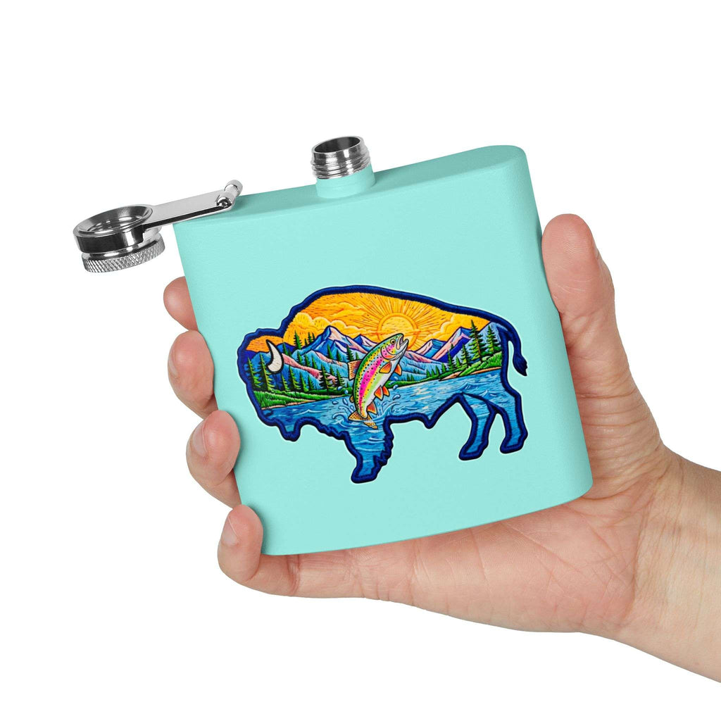Flasque en acier inoxydable de 177 ml ornée d’un motif de buffle, de pêche et d’aventure en montagne